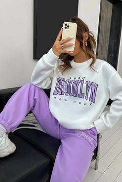 Kadın Mor Beyaz Brooklyn Baskı Oversize Bisiklet Yaka Alt Üst Eşofman Takımı